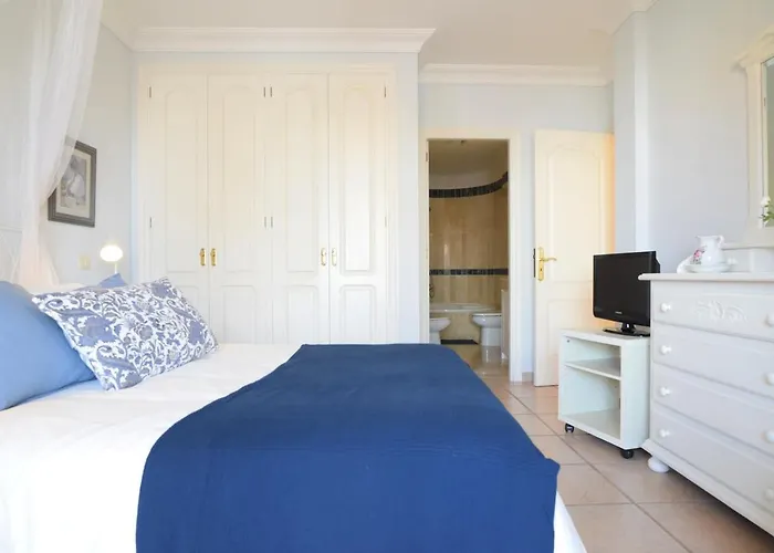 Colonial Apartment
