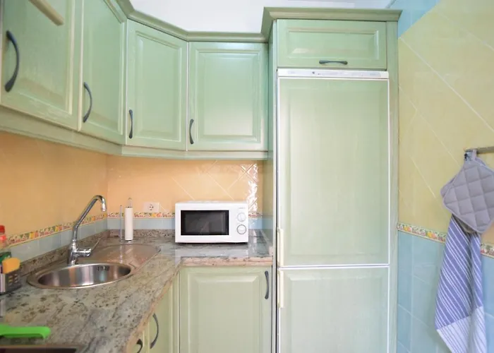 Colonial 公寓 阿德耶